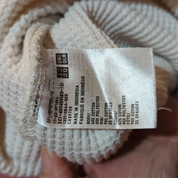 Uniqlo Sweater - Picture 4 of 4